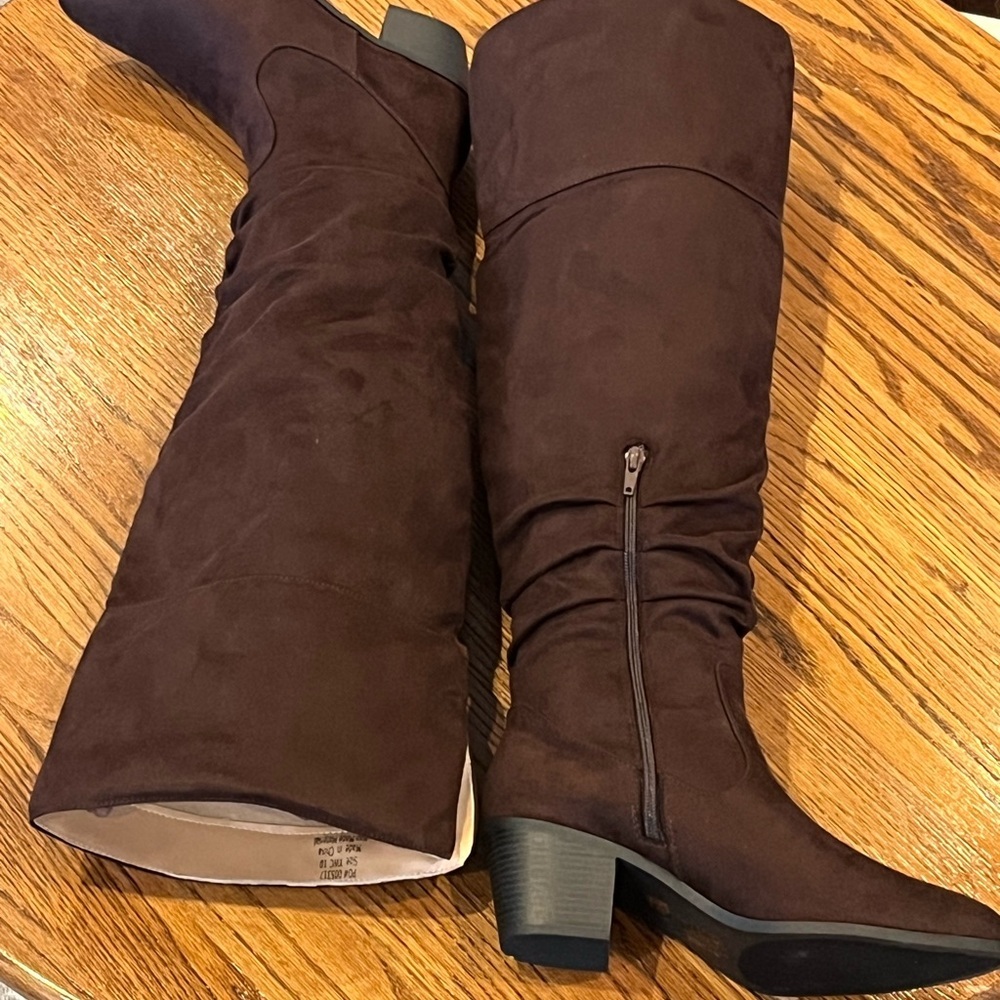 Women’s Brown Suede Knee-High Boots Winter Wear with a Dressy Vibe. Size 10 NEW